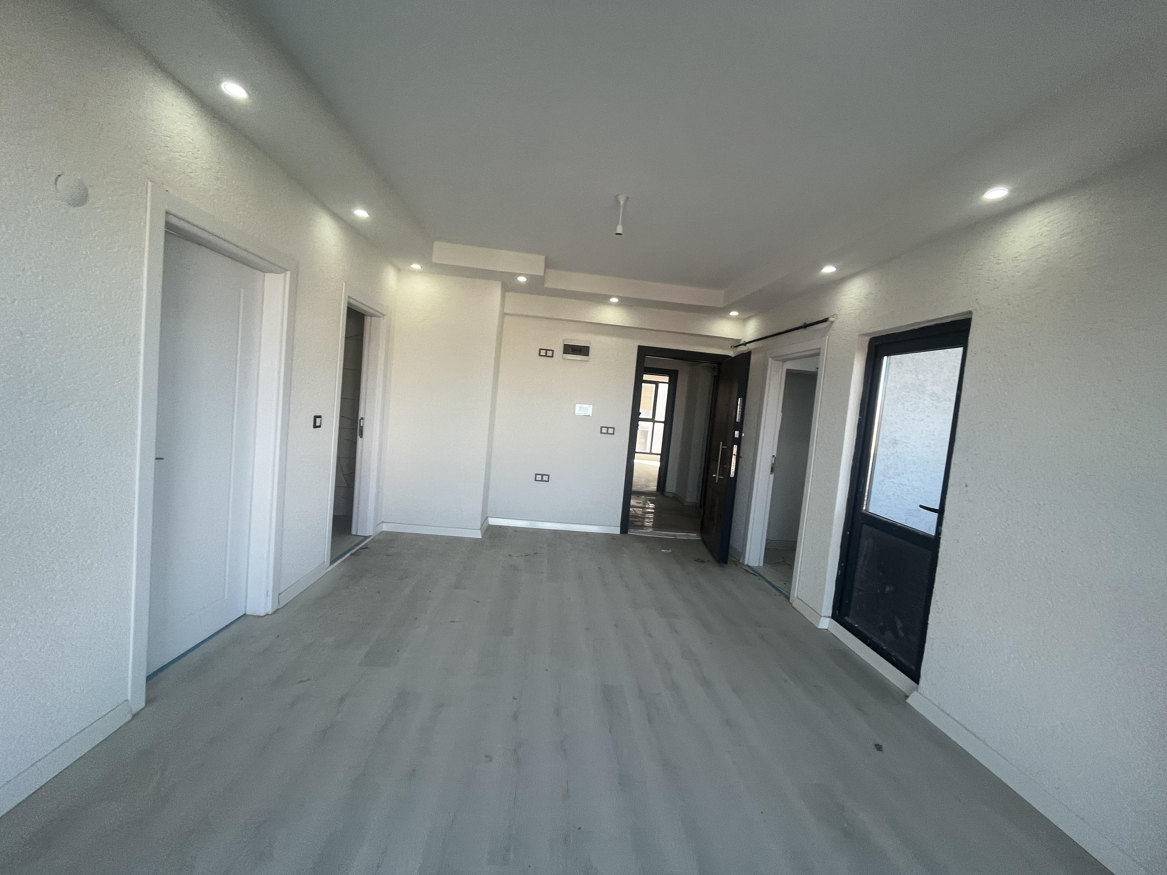 KİPA YÜRÜME MESAFESİNDE SATILIK 1+1 BALKONLU