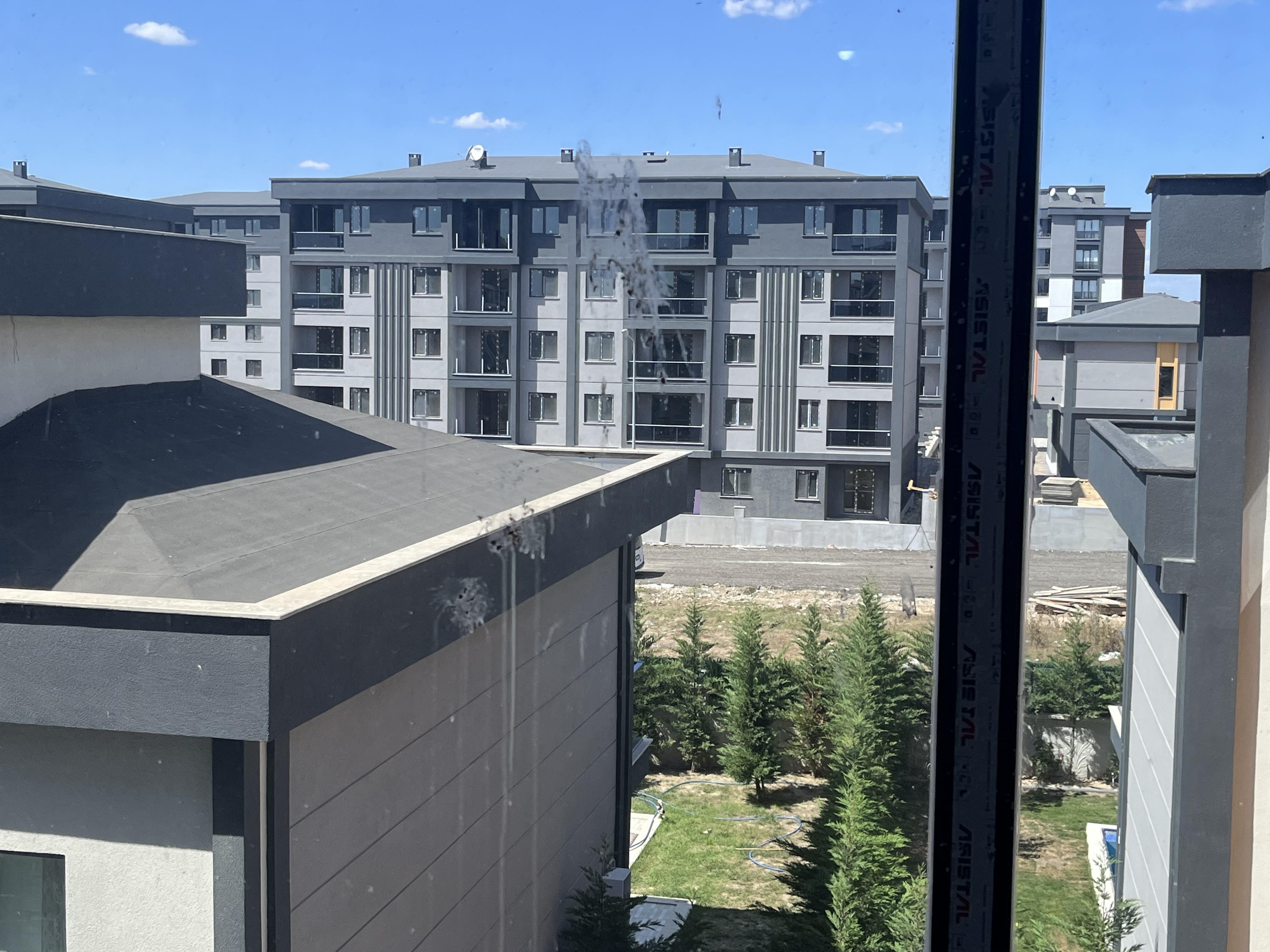 Tepenin Göbeğinde 1+1 Daire Balkonlu, 45m²